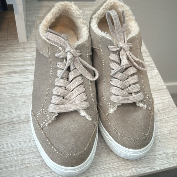 Birdies Cardinal Sneaker in Dune - Picture 4 of 9